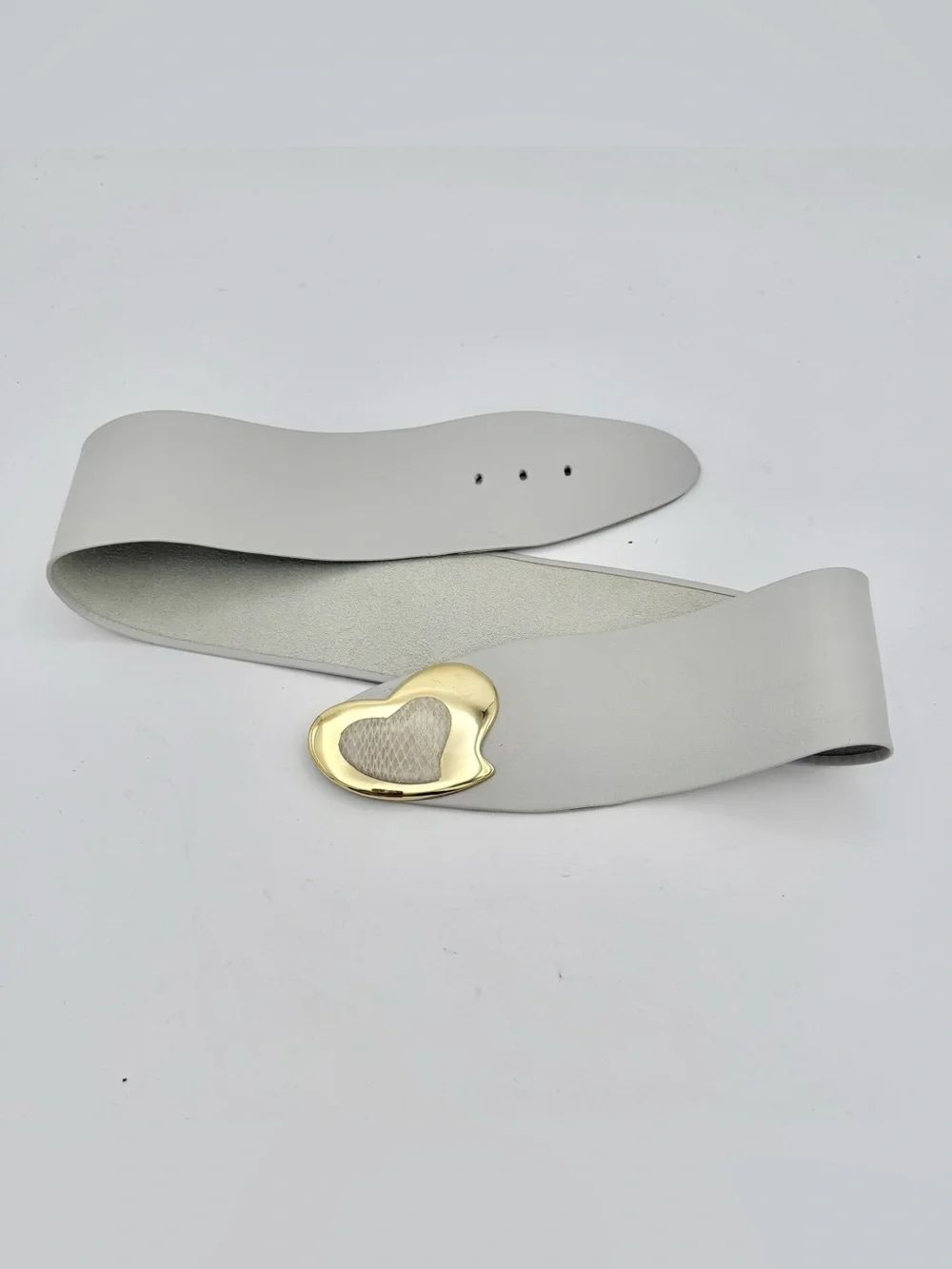 Jennifer Moore -Vintage women’s wide genuine leather belt heart gold buckle SZ S